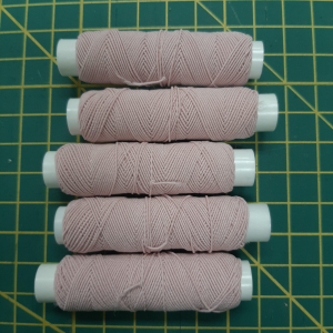 Rimpelelastiek roze, per 5 klosjes van 15 meter