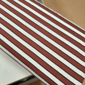 katoenen tricot streep steenrood €12,00 p/m