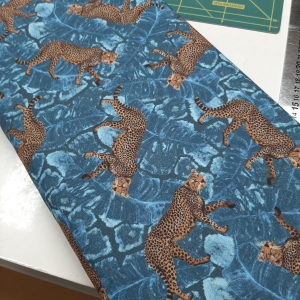 Katoentje met panter print blauw € 11,00 p/m