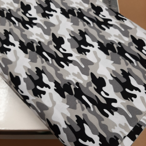Katoen met camouflageprint grijs €4,00 per 0,50 meter