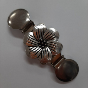 Speld voor bv. omslagdoek,sjaal of vestsluiting zilver bloem
