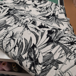 Viscose Linnen met print zwart/ecru