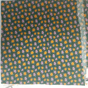 M 15 coupon 75cm x 140cm viscose bloem op groen