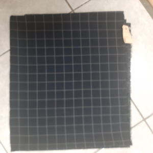 M 17 coupon 160cm x 140cm polyester/viscose navy met witte ruit